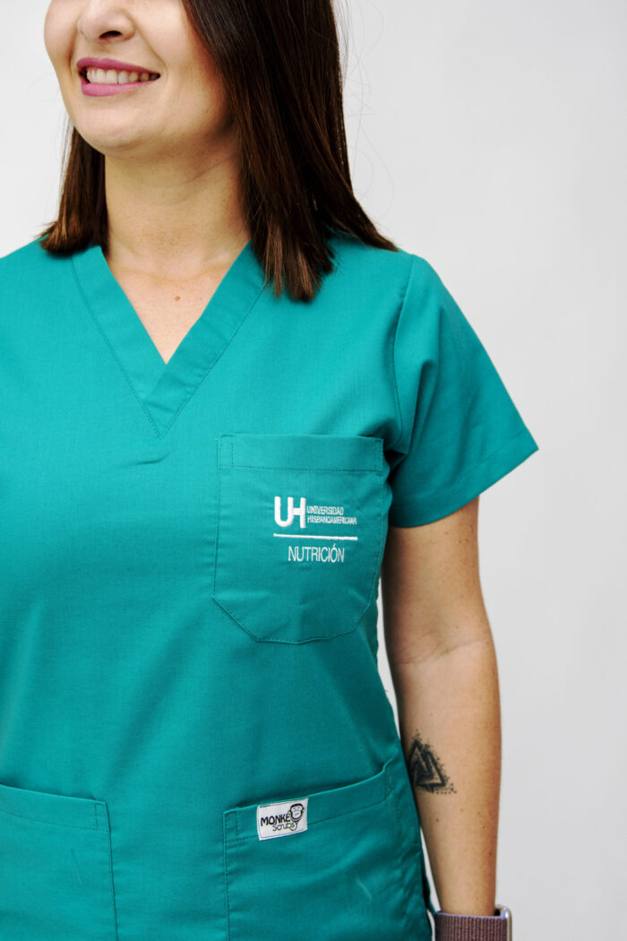 bordado de uniformes clínicos