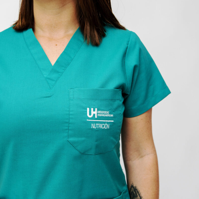 bordado de uniformes clínicos