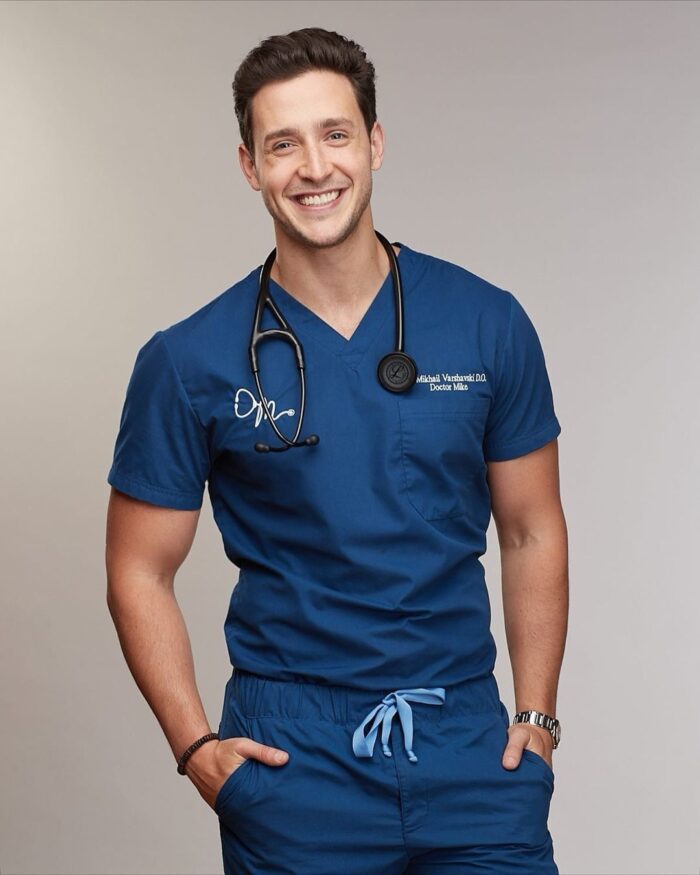 bordados para uniformes médicos